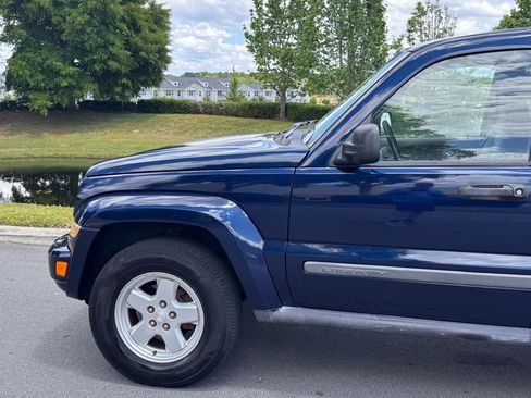 Used 2007 Jeep Liberty Sport RWD image 10