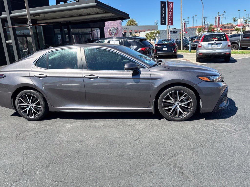 Used 2024 Toyota Camry SE FWD image 3
