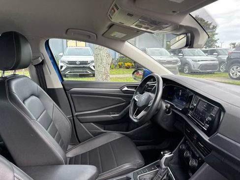 Used 2024 Volkswagen Jetta SE FWD image 11