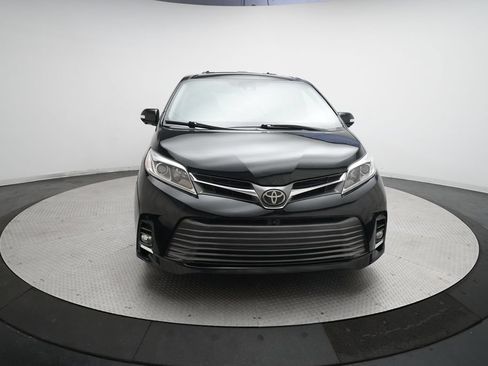 Used 2018 Toyota Sienna Limited Premium w/ Carpet Mat Package AWD/4WD image 11