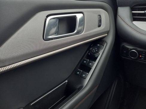 Used 2025 Ford Explorer Active image 26