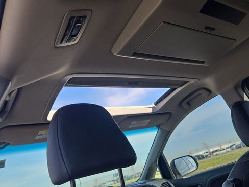 Used 2015 Toyota Sienna SE Premium image 11