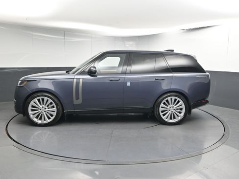 Used 2025 Land Rover Range Rover SE image 2
