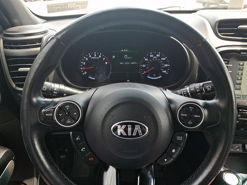 Used 2017 Kia Soul + FWD image 19