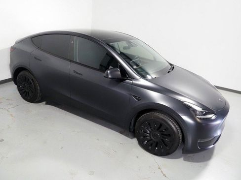 Used 2024 Tesla Model Y 2WD image 13