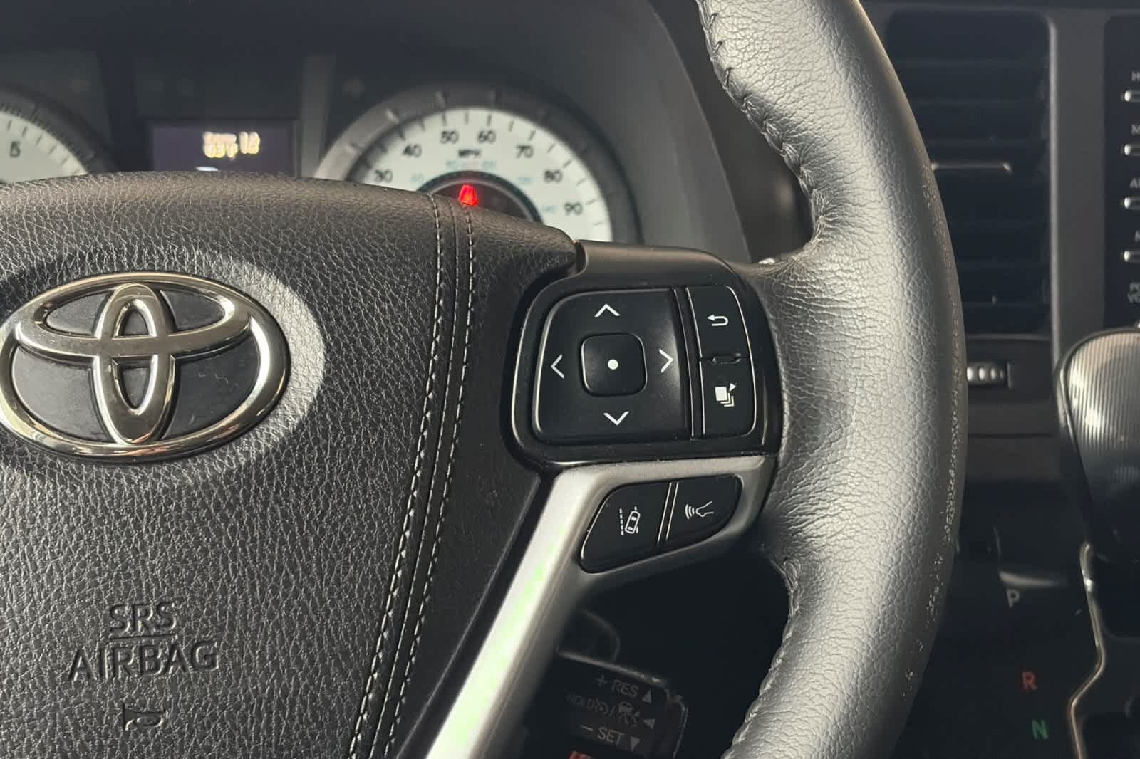 Used 2020 Toyota Sienna SE w/ Preferred Accessory Package FWD image 27
