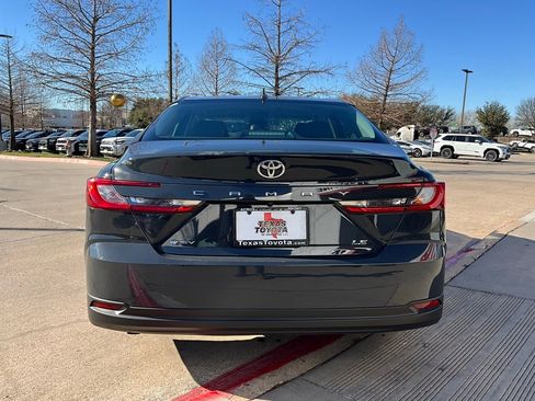 Used 2025 Toyota Camry LE image 7