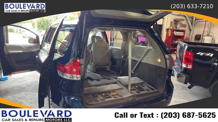 Used 2011 Toyota Sienna FWD image 28