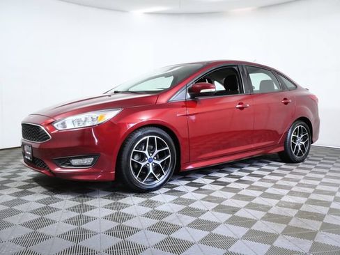 Used 2016 Ford Focus SE w/ SE Sport Package FWD image 5