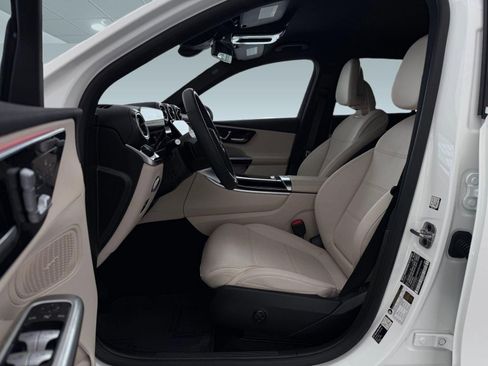 Used 2026 Mercedes-Benz GLC 300 image 5