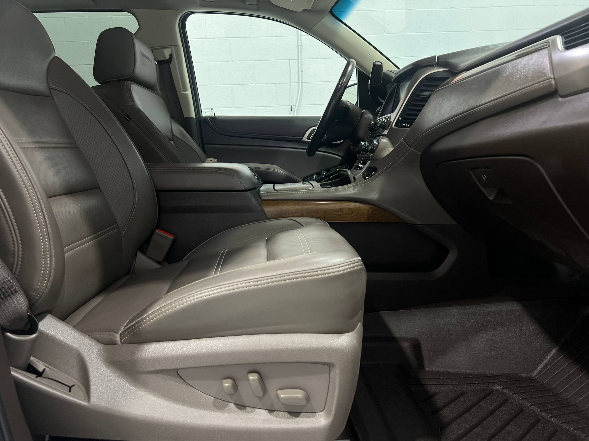 Used 2019 GMC Yukon Denali w/ Denali Ultimate Package AWD/4WD image 15