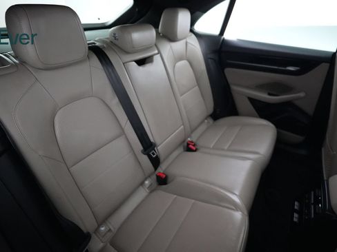 Used 2025 Porsche Macan Electric RWD image 5