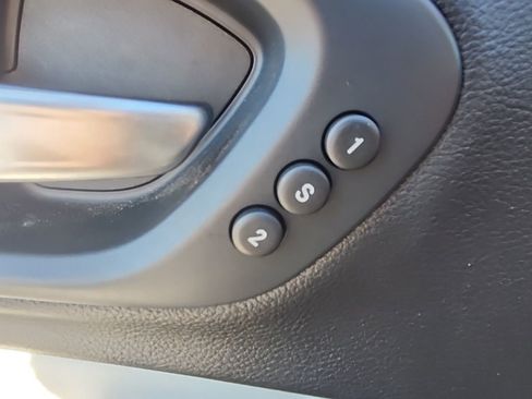 Used 2020 Jeep Cherokee Limited image 30