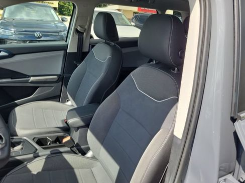 Certified 2024 Volkswagen Taos SE w/ Panoramic Sunroof Package FWD image 23
