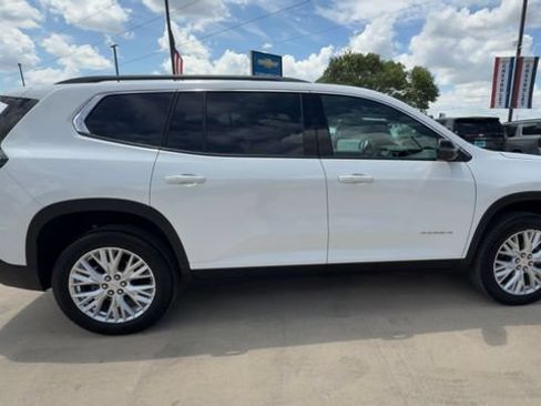 Certified 2026 GMC Acadia Elevation w/ Elevation Premium Package FWD image 9