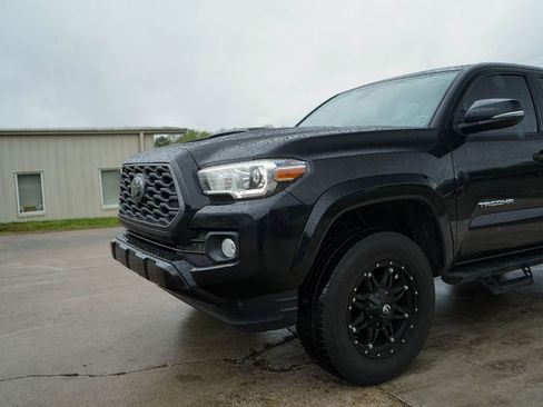 Used 2021 Toyota Tacoma TRD Sport image 11