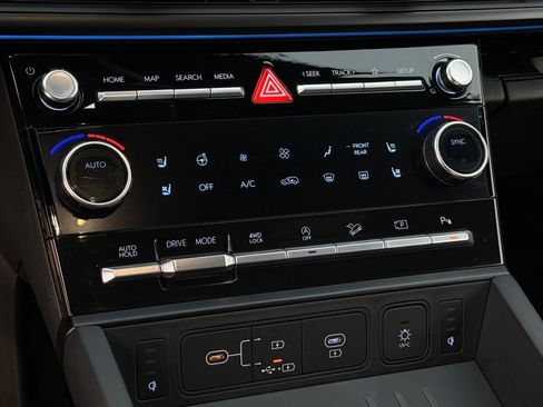 Used 2024 Hyundai Santa Fe Calligraphy image 15