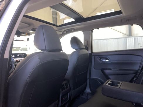 Used 2023 Nissan Rogue SL w/ SL Premium Package AWD/4WD image 7