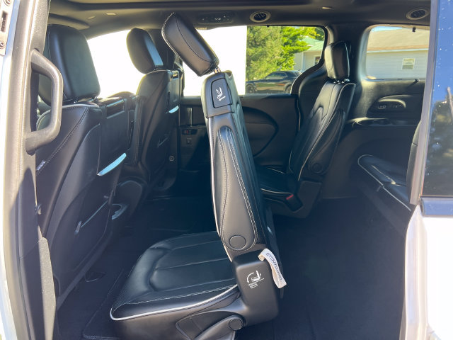 Used 2023 Chrysler Pacifica Limited w/ Uconnect Theater Family Group AWD/4WD image 6
