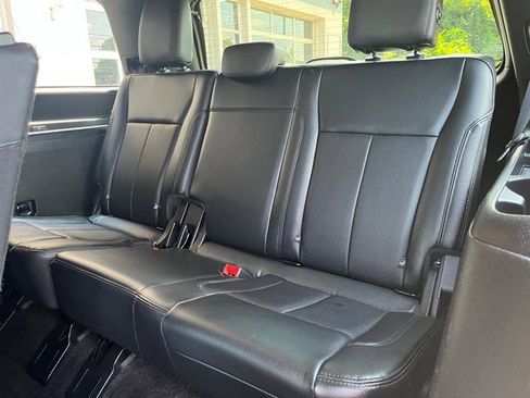 Used 2019 Ford Expedition XLT w/ Equipment Group 202A AWD/4WD image 25