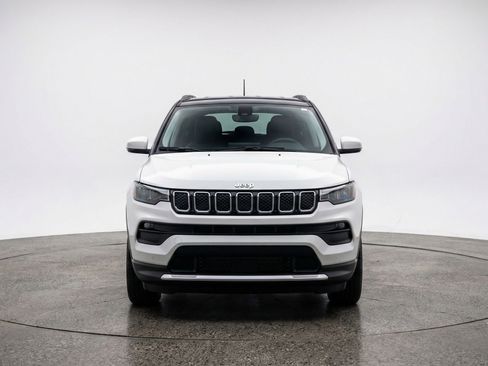 Used 2025 Jeep Compass Limited AWD/4WD image 2