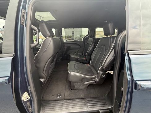 Used 2025 Chrysler Pacifica Limited FWD image 19