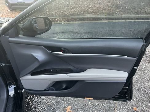 Used 2021 Toyota Camry XLE image 20