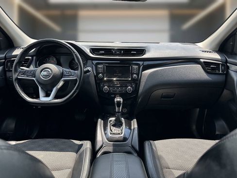 Used 2022 Nissan Rogue Sport SV w/ Technology Package AWD/4WD image 16