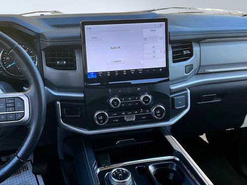 Used 2022 Ford Expedition XLT image 9