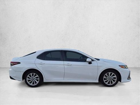 Used 2022 Toyota Camry LE FWD image 4