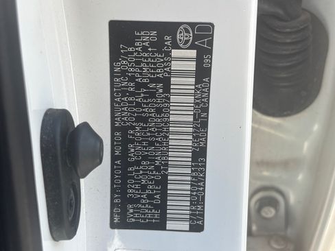 Used 2017 Toyota Corolla LE w/ Carpet Mat Package (TMS) FWD image 10