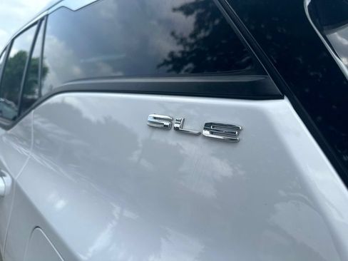 Used 2024 GMC Terrain SLE AWD/4WD image 11