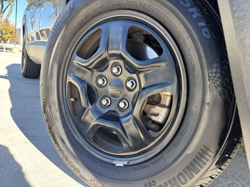 Used 2021 Jeep Renegade Sport image 8