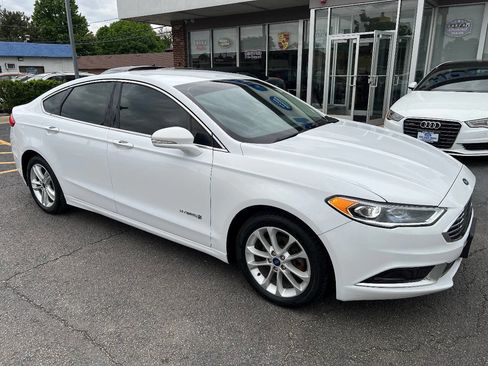 Used 2018 Ford Fusion SE w/ Equipment Group 602A FWD image 4
