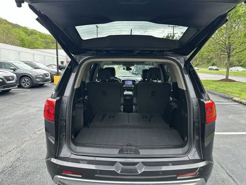 Used 2018 GMC Acadia Denali w/ Technology Package AWD/4WD image 24