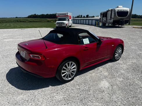 Used 2017 FIAT 124 Spider Lusso RWD image 3