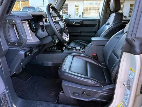 Used 2025 Ford Bronco Outer Banks image 11