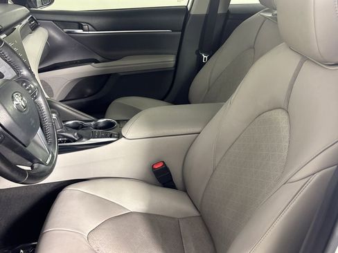 Used 2019 Toyota Camry XSE FWD image 8