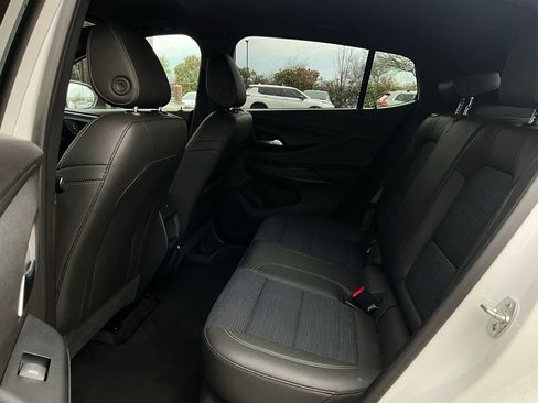 Used 2025 Buick Envista Preferred image 11