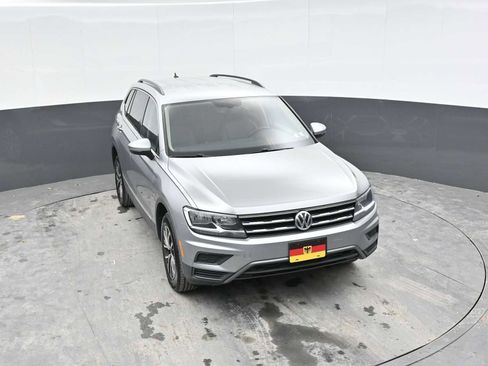 Used 2020 Volkswagen Tiguan SE AWD/4WD image 17