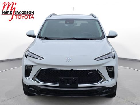 Used 2024 Buick Encore GX Sport Touring image 3