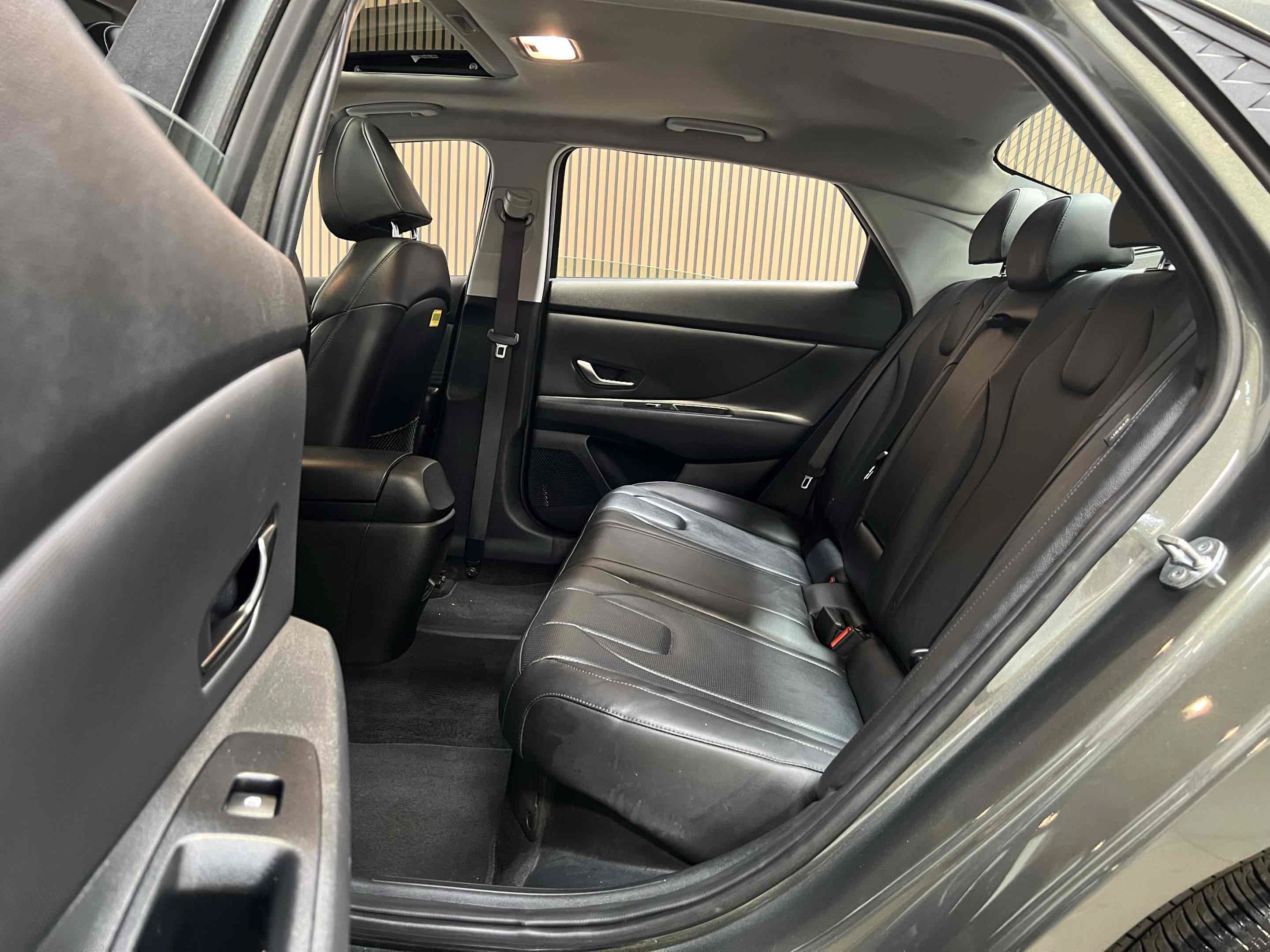 Used 2025 Hyundai Elantra Limited FWD image 28