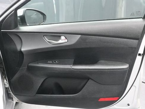 Used 2019 Kia Forte LXS FWD image 10