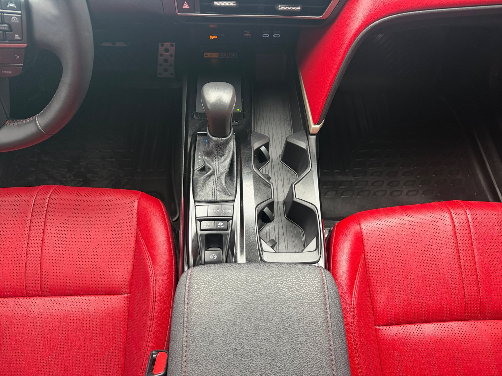 Used 2025 Toyota Camry XSE FWD image 11