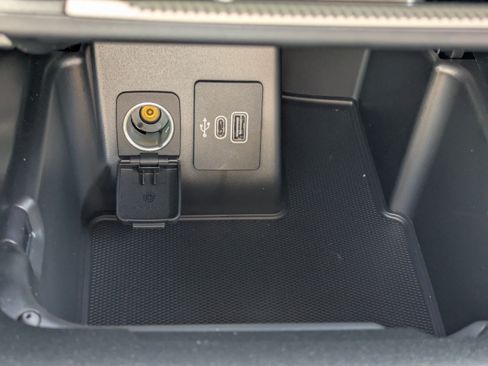 Used 2025 Ford Explorer Active RWD image 30