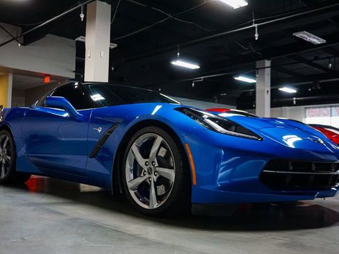 Used 2014 Chevrolet Corvette 2dr Z51 Coupe w/ 3LT Preferred Equipment Group image 2