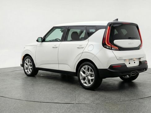 Used 2025 Kia Soul LX w/ LX Technology Package image 6