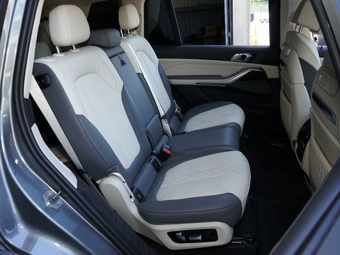 Used 2024 BMW X7 xDrive40i w/ Executive Package image 21