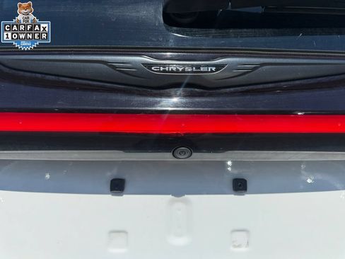 Used 2025 Chrysler Pacifica Limited FWD image 17
