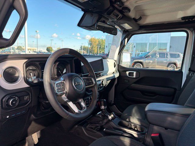 Used 2024 Jeep Wrangler Unlimited Sahara AWD/4WD image 16